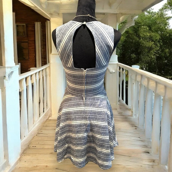 Altard State Blue Striped Fit & Flare Dress Small‎ Keyhole Back - Picture 3 of 5